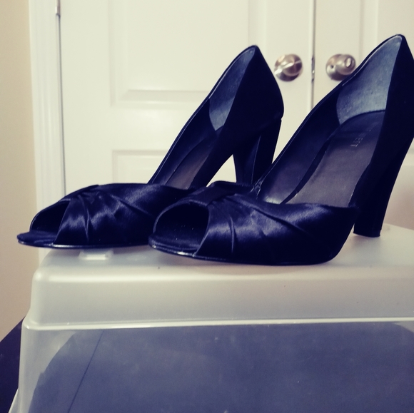Nine West Women's Black Heels - Picture 4 of 13